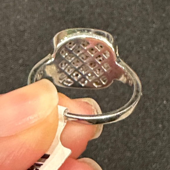 New 18k & Silver Diamond Ring - Picture 10 of 11